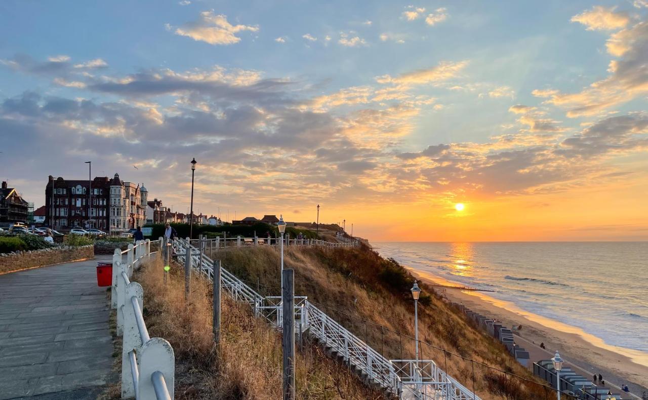 Cliftonville Hotel Cromer Bagian luar foto